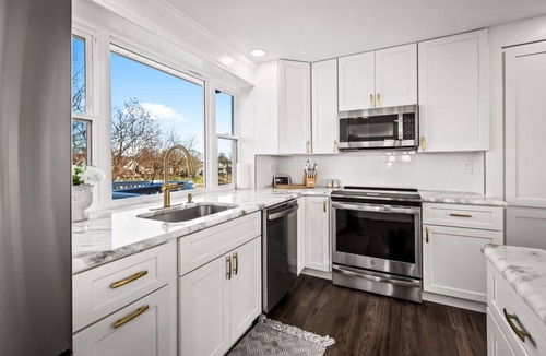 Glen Burnie Cottage | Waterfront 5 Bedroom Near Bwi/annapolis/baltimore
