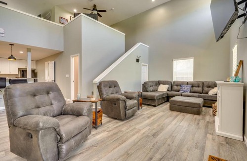 Nashport House | Waterfront Buckeye Lake Vacation Rental w/Hot Tub