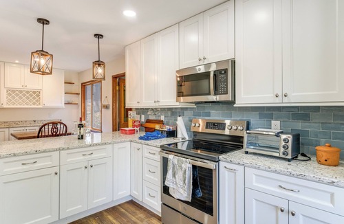 Tuscarora Cottage | Waterfront Cabin on 32 Acres in Leesburg!