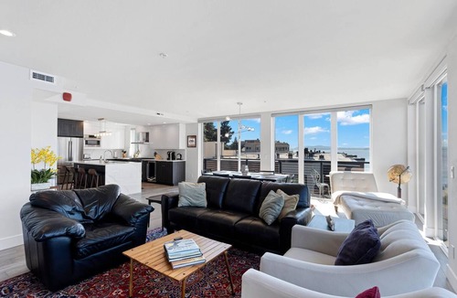 Alki Condo | Waterfront condo w/city & mountain views!