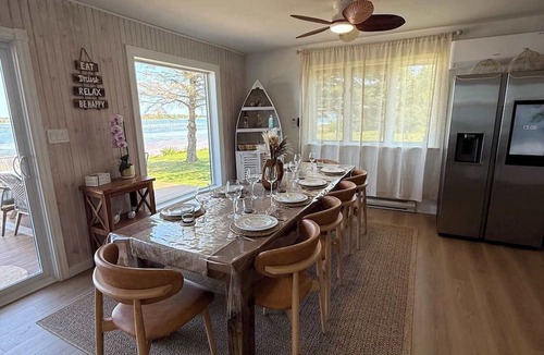 Corran Ban House | Waterfront Cottage with Pool, 20 min from town