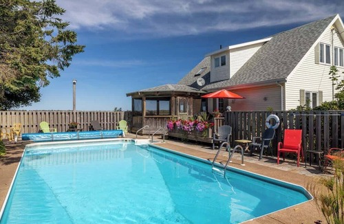 Corran Ban House | Waterfront Cottage with Pool, 20 min from town