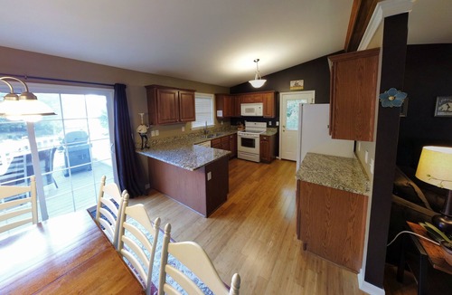 Mineral Cottage | Waterfront Cottage with Beach and Boat Dock