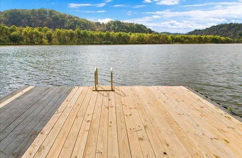 Draper House | Waterfront Cottage with Private Dock on Claytor Lake. Pet Friendly!