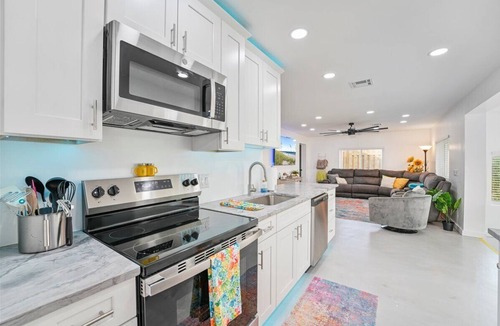 Fullers Earth House | Waterfront Escape on the Manatee River - Charming 3-bedroom house in Ellenton