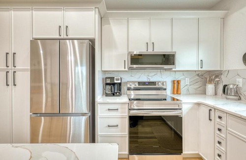 Pebble Beach Villa | Waterfront Family Vacation , Near Ocean and Mineral Springs, 7 sleeps