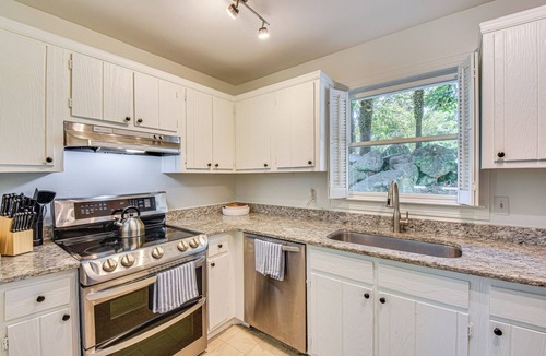 Gainesville House | Waterfront Gainesville Home w/Private Boat Dock!