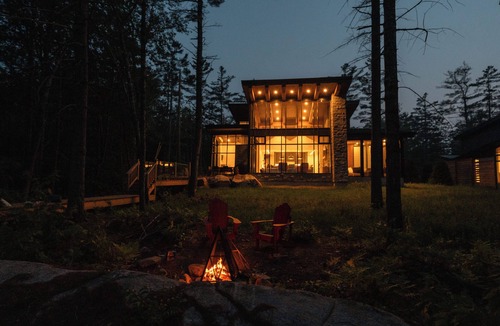 Gravenhurst Cottage | Waterfront Luxury, Hot tub, Chef's Kitchen