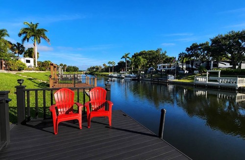 River Ranch RV Rental | Waterfront Luxury RV Lot w/Private Dock & Grill 430