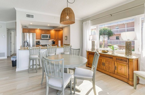 Laurel Condo | Waterfront Nokomis Condo < Half Mile to Beach!