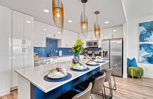 Central Sarasota Condo | Waterfront, Pet-Friendly Condo with Pool, Spa, and Fitness Center near Downtown Sarasota