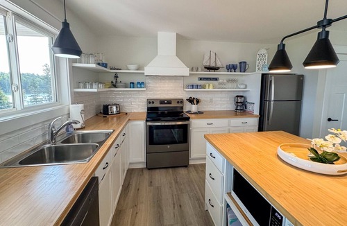 Anne's Land Cottage | Waterfront, Private, AC, and Close to Cavendish