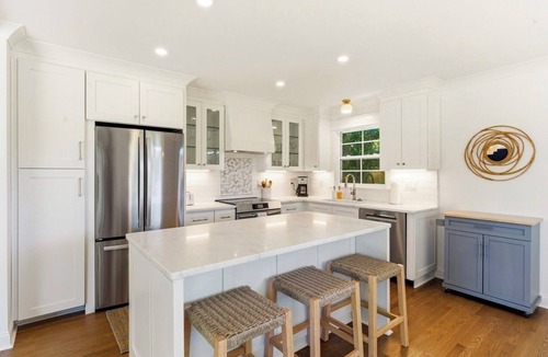Bayshore House | Waterfront, renovated home in charming Wilmington