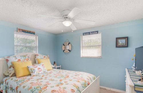 Ruskin Cottage | Waterfront Shack on Tampa Bay! Tranquil Million dollar views,2 beds/loft cottage