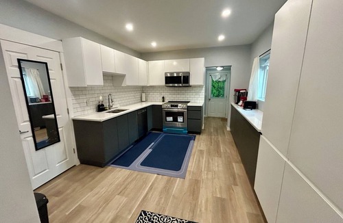 Walkerville House | Waterfront Views! Steps to Caesars & Downtown