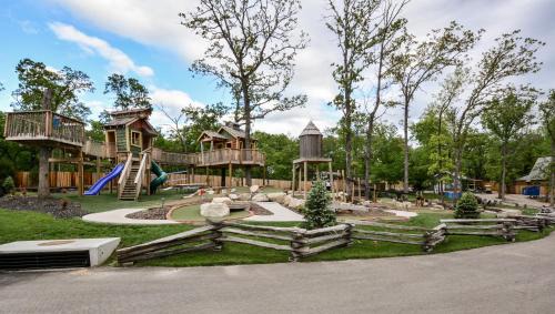 Indian Point House | WaterMill Cove Resort LAKEFRONT Cabin 2 mi to Silver Dollar City Pools Mini Golf