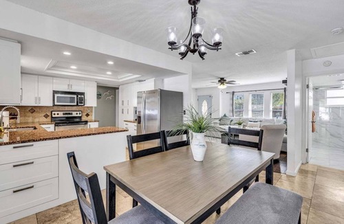 South Gate Ridge House | Waterside Villa | Private Pool + Outdoor Dining