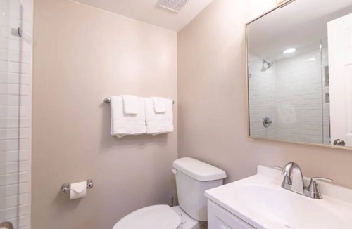 Greensboro Cottage | Waterview Retreat with fabulous lake views at Marina Cove