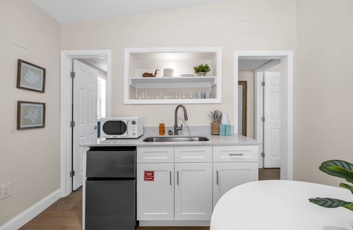 Parsuns To Cocoa Beach Apartment | Welcome to The Drift – Your Laid-Back Beach Escape in Cocoa Beach!