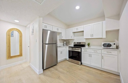 Parsuns To Cocoa Beach Apartment | Welcome to The Drift – Your Laid-Back Beach Escape in Cocoa Beach! Full Property
