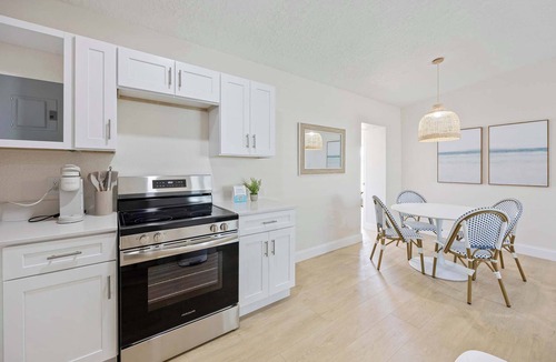 Parsuns To Cocoa Beach Apartment | Welcome to The Drift – Your Laid-Back Beach Escape in Cocoa Beach! Full Property