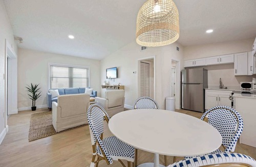 Parsuns To Cocoa Beach House | Welcome to The Drift – Your Laid-Back Beach Escape in Cocoa Beach! 2/1