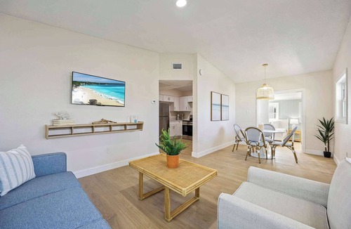 Parsuns To Cocoa Beach House | Welcome to The Drift – Your Laid-Back Beach Escape in Cocoa Beach! 2/1