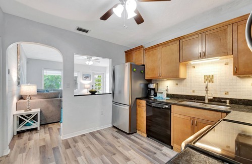 Ridge Wood Heights House | Welcome to The Turtle Nest-Lanai w/Hot Tub+5mi to beach!