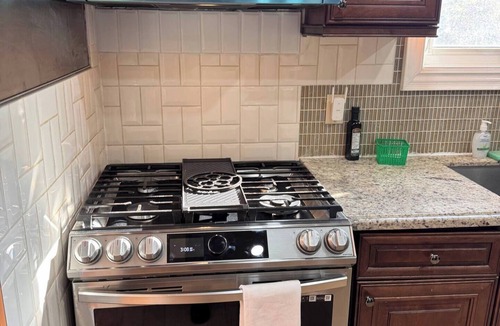 Whitby House | Welcome to Your Home Away from Home in a prime quite neighbourhood in Whitby!