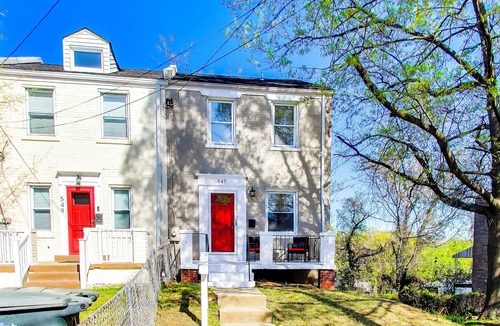 Northeast House | Welcoming 4bed townhome in DC 8 minute walk to Metro Train Station - Orange Line