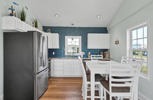 Long Beach Cottage | West End Gulls~ Guest Favorite ~ Beach Access ~ Astonishing Views