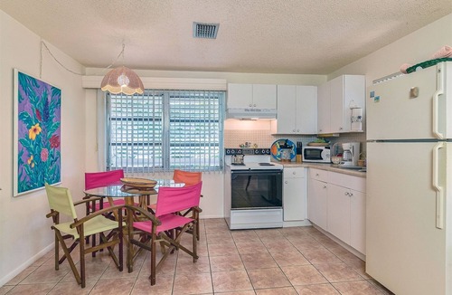 Tradewinds Cottage | West End Paradise Unit 4 Scallop 5 - One bedroom suite w/water views