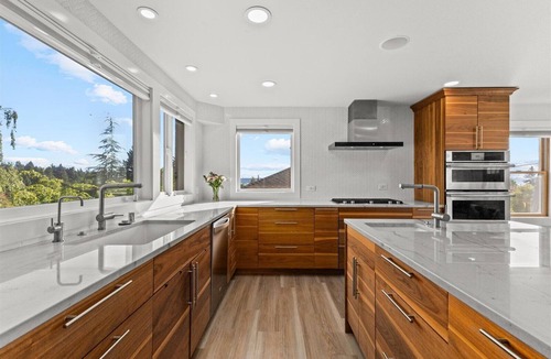 Fauntleroy House | West Seattle Retreat with Spa and Sunset Views