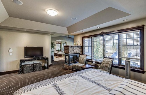 Kensington House | Westmount River Inn