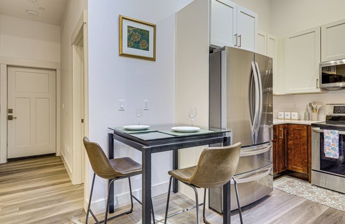 Redmond Cottage | Wfh-friendly Gem w/Creek: 4 Mi to Sammamish Trail