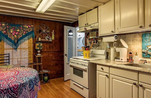 Bacliff Cottage | Whimsical Mermaid Retreat with Private Deck in Bacliff, Texas
