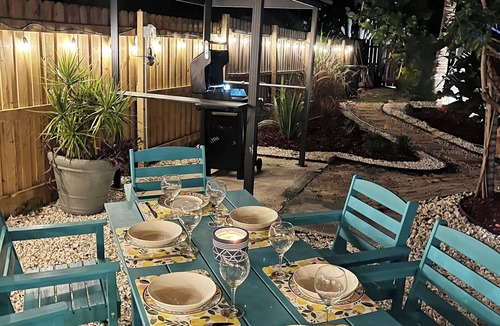 Gulf Gate Estates House | White bird of Paradise , Welcome to this boutique house in gulf gate.