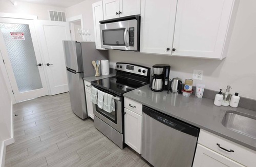 Shaw Apartment | White Brick Retreat - Shaw
