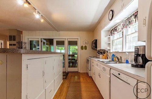 Montague Cottage | White Pines Cottage on Lake Michigan