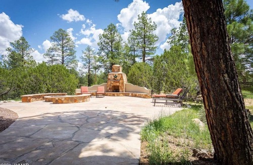 Overgaard Cabin | Wifi, Hot Tub, Zip Line, Fire Pit, Huge Patio, Deck, Balcony & Clubhouse Garage