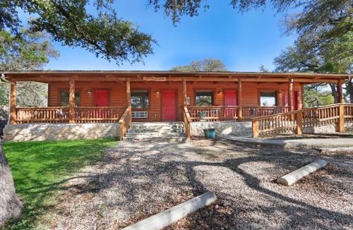 Wimberley Apartment | Wimberley Log Cabins Resort and Suites- Unit 5