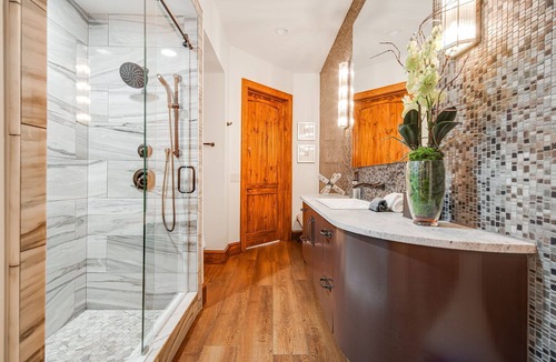 Sapphire Cabin | Windy Hill Lodge, A LUXURIOUS ESTATE