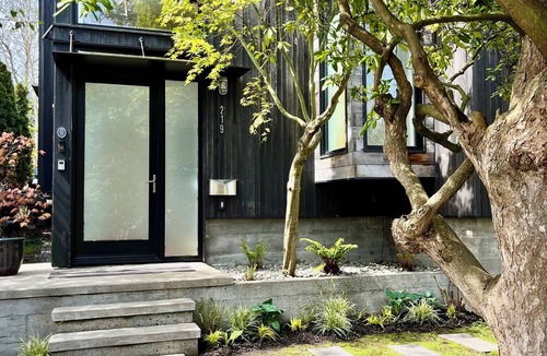 Harrison/Denny-Blaine House | Wonderful Arboretum 3br custom home w/spectacular outdoor living