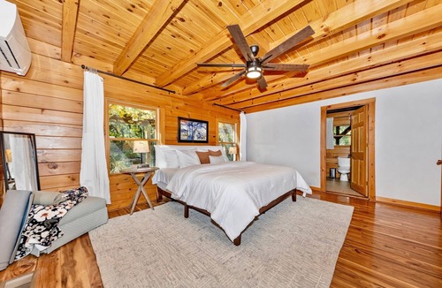 Dickerson Cabin | Woodland Retreat Craigside Lodge on Sugarloaf Mountain