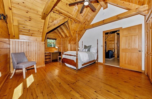 Dickerson Cabin | Woodland Retreat Craigside Lodge on Sugarloaf Mountain