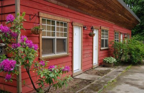 Agassiz Hotel | Woodside Inn