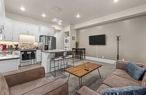 North Park Apartment | Work Here! King Bed, 400+ Mbps WiFi, BYU