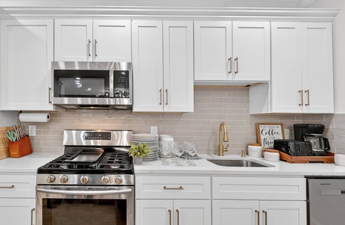 Fields Corner West House | World Cup 5BR Group stay Near Downtown Boston Parking, Backyard & Walk to Train