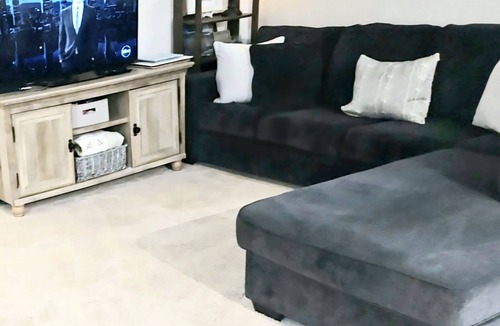 Columbus Condo | Xtra PLUSH Xtra LUXE 1-bed Condo just 11 min from Dwtn Columbus Wash/Dry WiFi