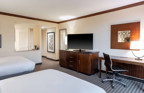 Alexandria West Hotel | Your Alexandria Escape! 4 Relaxing Units, Outdoor and Indoor Pool, Pets Allowed!